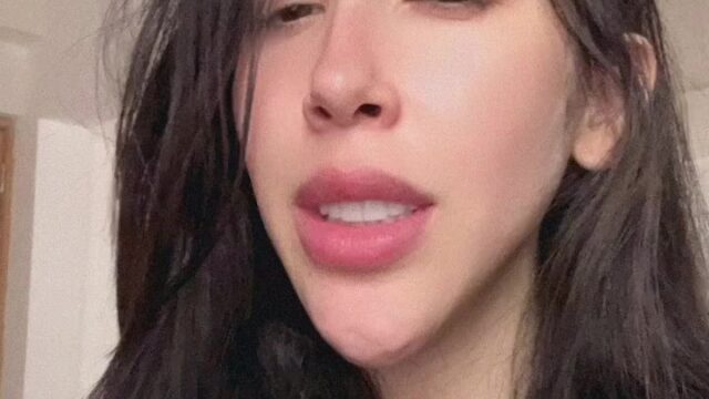 Edgy Hot Latina Gummies15/Saralia recording Cam Girl